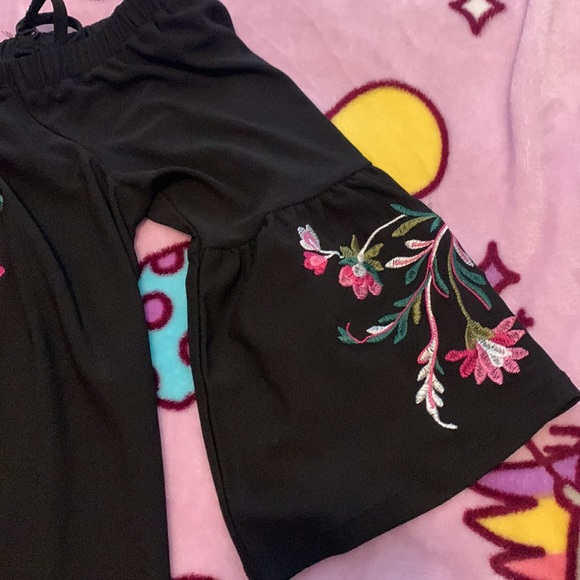 Black off the shoulder Top - Picture 4 of 5